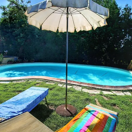Hébergement de vacances Attractive Mansion With Pool