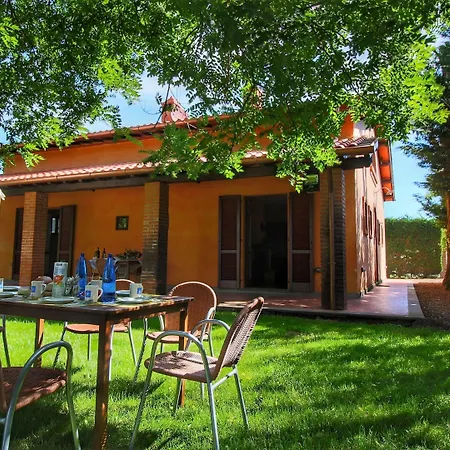 Hébergement de vacances Attractive Mansion With Pool